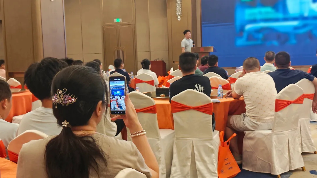 “線跡大師”燃動泉州，客戶力薦“換機首選”！